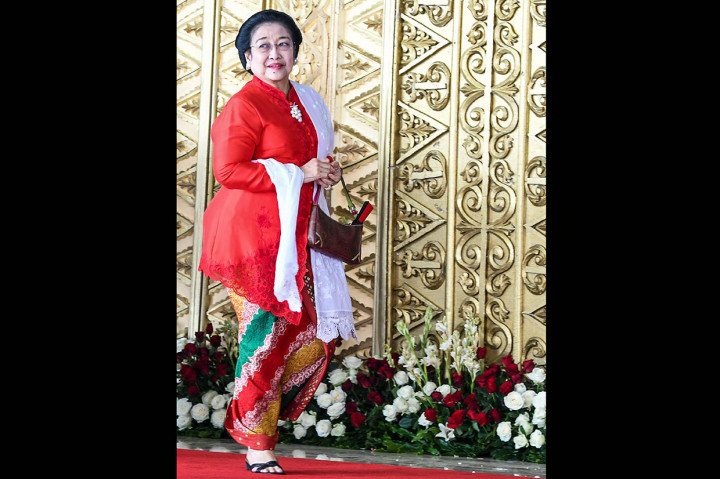 Selain Ma'ruf Amin, hadir pula Presiden Kelima Megawati Soekarnoputri. Mega hadir dengan mengenakan kebaya warna merah.