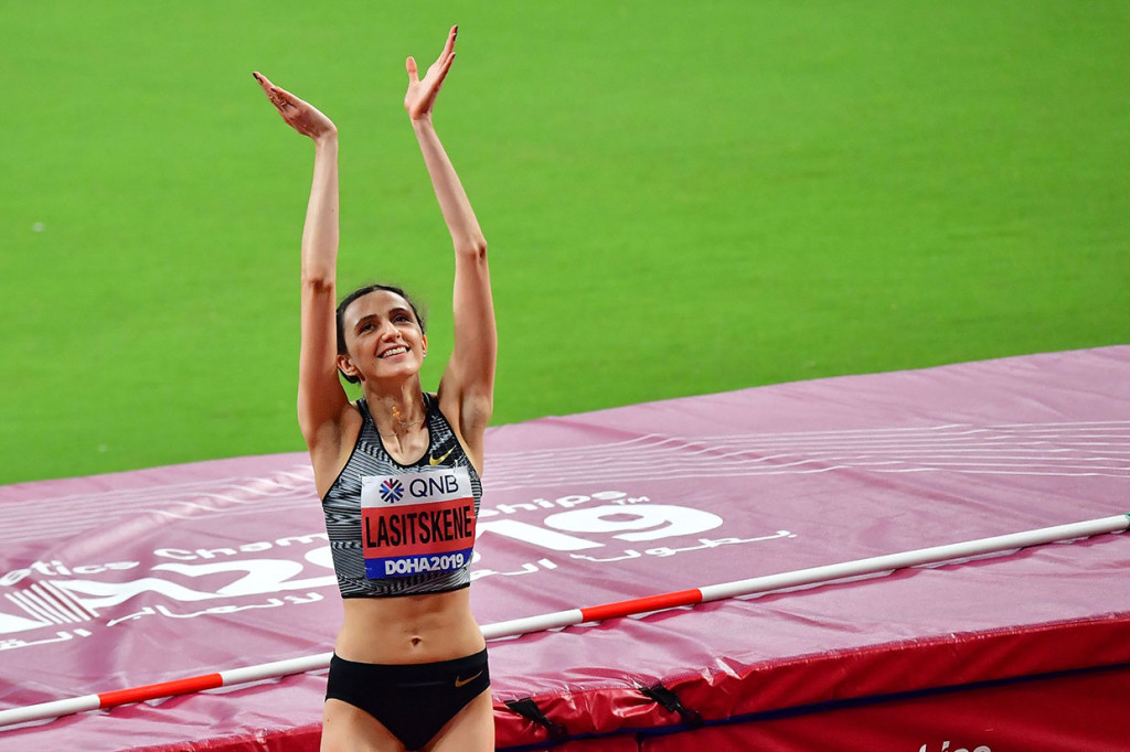 Atlet berusia 26 tahun yang menjadi satu dari 30 atlet Rusia yang diperbolehkan mengikuti lomba di Doha di bawah banner atlet netral terotorisasi itu merebut emas setelah mengungguli atlet Ukraina Yaroslava Mahuchikh.  