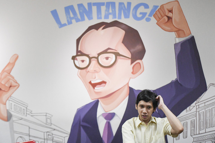 Musisi sekaligus aktivis Ananda Badudu memberikan keterangan pers di Gedung Tempo, Jakarta. Ananda Badudu memberikan keterangan terkait penggalangan dana kemanusiaan untuk aksi mahasiswa di depan Gedung DPR. 