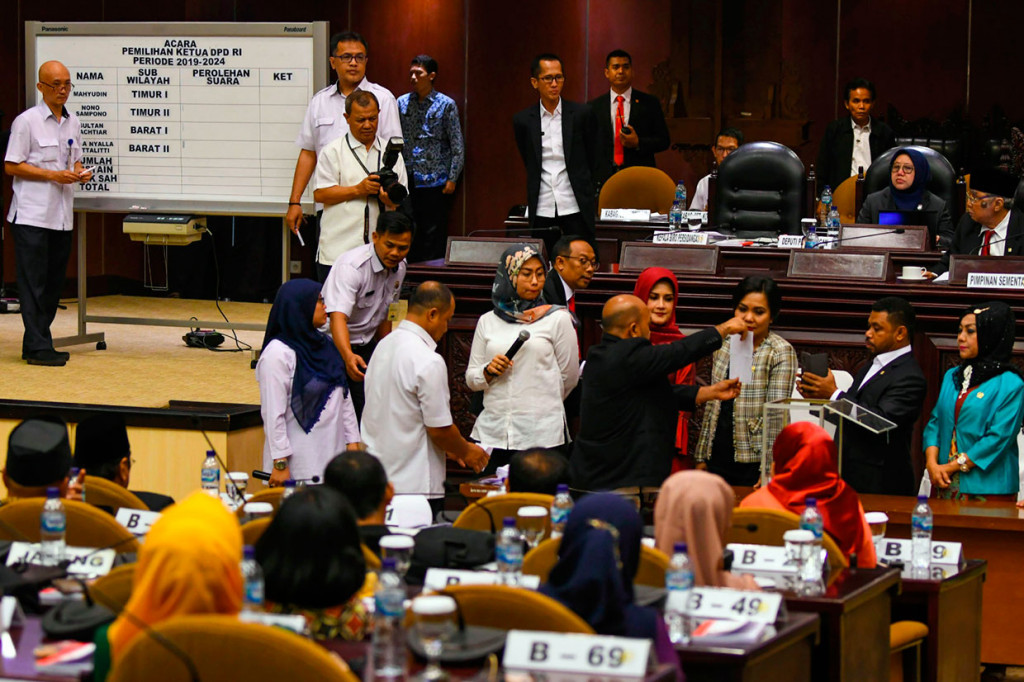 Tercatat 131 surat suara yang sah dan satu suara abstain di papan penghitungan suara.  Senator La Nyalla memperoleh 47 suara, mengungguli Senator Nono Sampono dengan 40 suara, Senator Mahyudin dengan 28 suara, dan Senator Sultan Bachtiar dengan 18 suara.