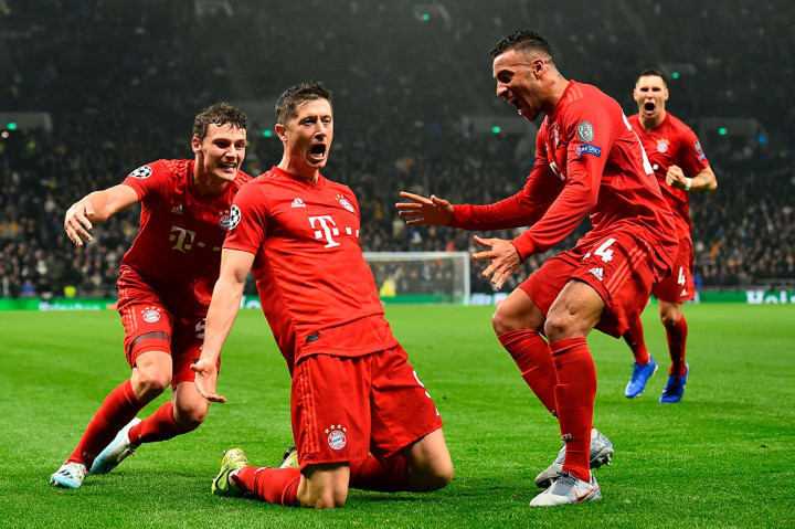 Muenchen berbalik unggul di akhri babak pertama lewat Robert Lewandowski. Sambil memutar badan striker asal Polandia tersebut melepaskan tembakan ke sudut gawang Tottenham untuk menaklukkan Hugo Lloris.