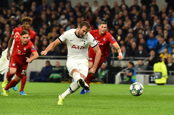 Spurs memperkecil ketinggalan menjadi 2-4 lewat eksekusi penalti Harry Kane pada menit ke-61. Hadiah penalti didapat Tottenham menyusul pelanggaran Kingsley Coman terhadap Danny Rose di dalam kotak terlarang.