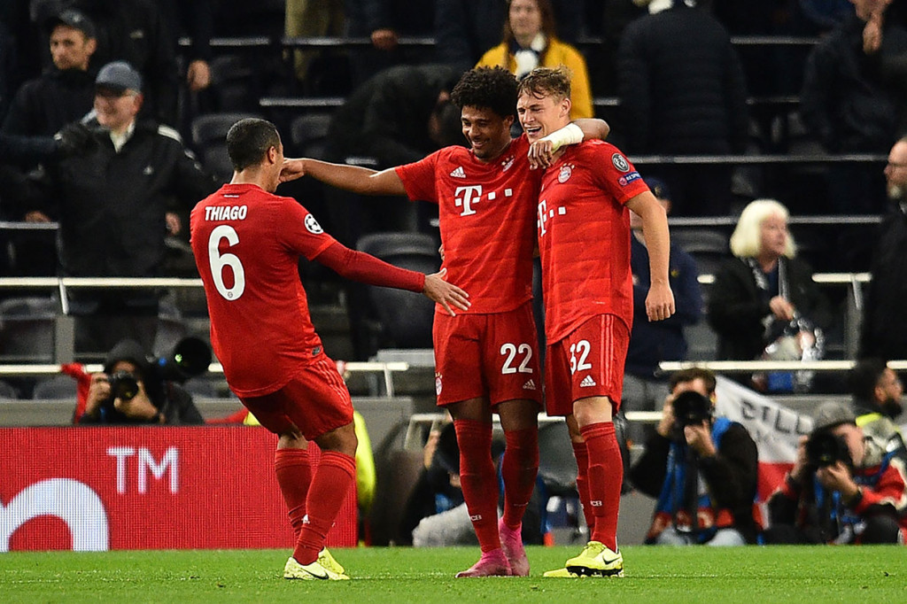 Pada menit ke-83 Gnabry mencetak hattrick untuk membawa Muenchen kembali menjauh. Skor menjadi 5-3.