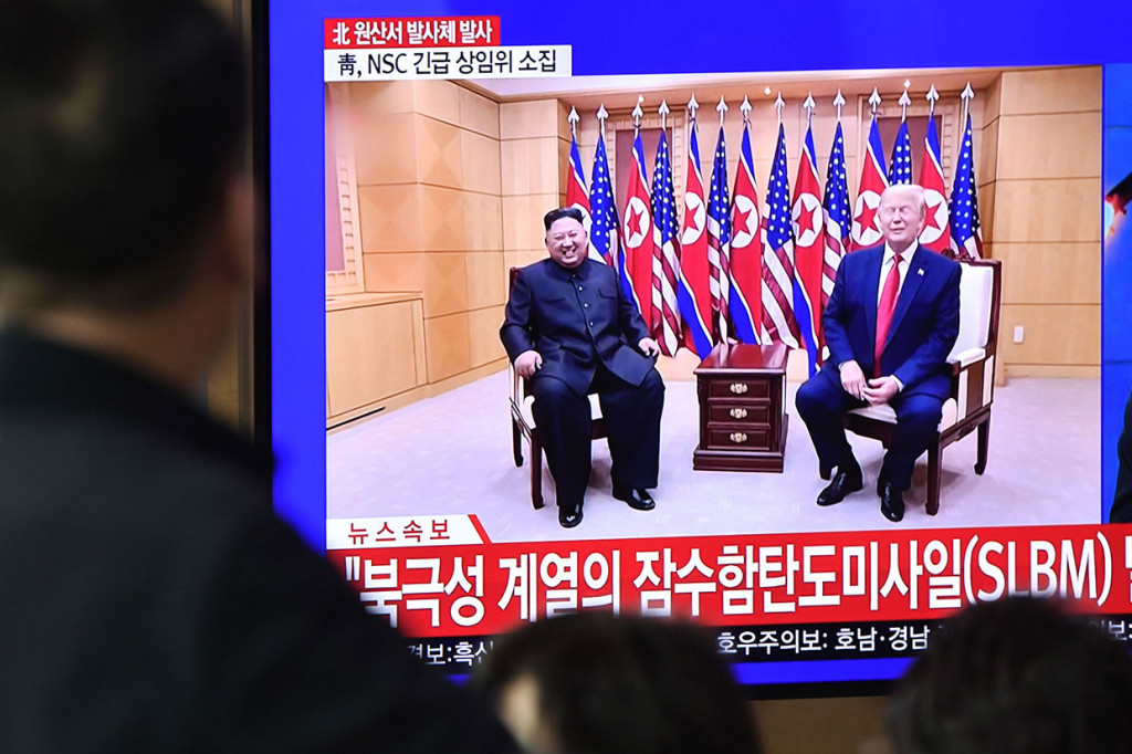 Aksi terbaru itu merupakan peluncuran kesembilan Korut sejak Presiden AS Donald Trump dan Pemimpin Korut Kim Jong Un, bertemu di Zona Demiliterisasi dengan penjagaan ketat yang memisahkan dua Korea pada Juni. Peluncuran terjadi sehari setelah Pyongyang mengumumkan pihaknya sepakat dengan AS untuk menggelar pembicaraan pada Sabtu, 7 Oktober 2019.