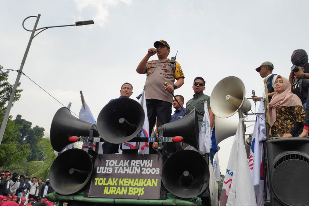 Sementara itu Kapolda Metro Jaya Irjen Gatot Eddy Pramono mengapresiasi sikap buruh yang bisa menjaga keamanan dan ketertiban selama unjuk rasa berlangsugn. 