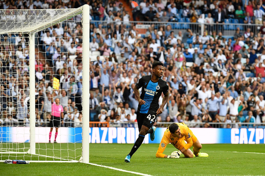 Empat menit berselang, justru tim tamu yang mencetak gol. Sepakan  Emmanuel Bonaventure menyambut umpan Percy Tau mengoyak gawang Madrid yang dikawal Thibaut Courtois.