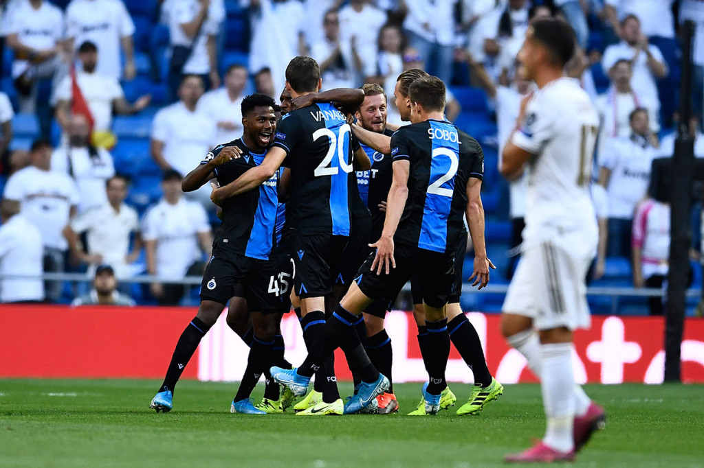 Gol  Emmanuel Bonaventure disambut suka-cita rekan-rekan setimnya.