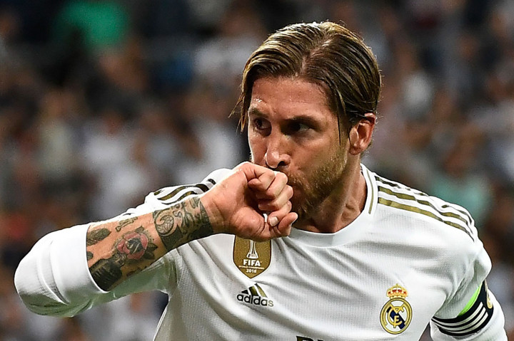 Pada menit ke-55 Madrid akhirnya berhasil memperkecil ketertinggalan lewat tandukan kapten tim Sergio Ramos.