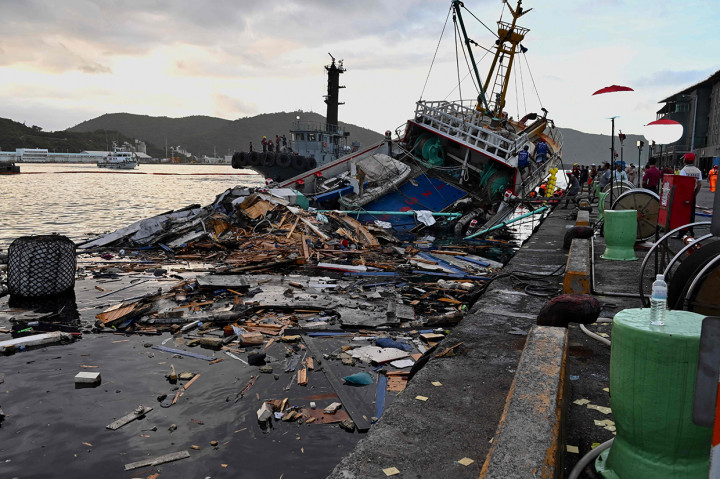 Sebelumnya, tim penyelamat Taiwan mengaku telah menemukan empat jenazah di balik puing jembatan. Namun kala itu, Taiwan belum mengetahui kewarganegaraan mereka.