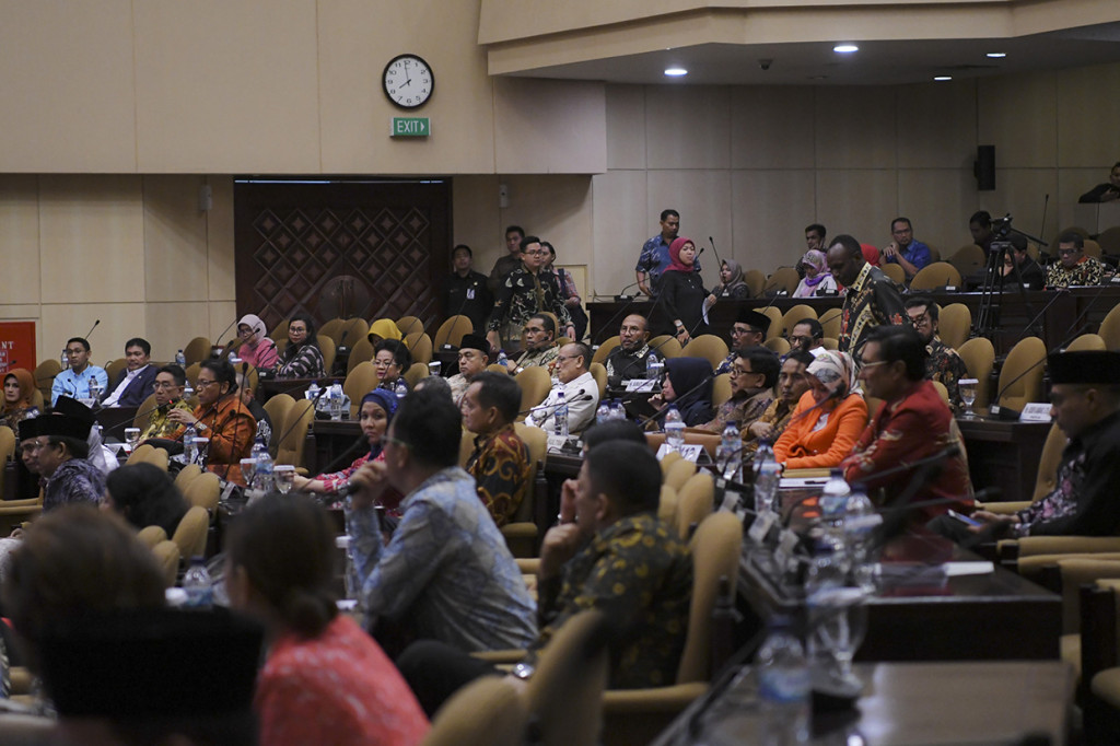 Sidang paripurna tersebut beragendakan pemilihan bakal calon pimpinan MPR dari unsur DPD yang dihadiri 107 senator. 