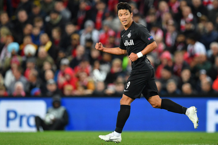 Tiga menit berselang tim tamu memperkecil ketertinggalan lewat gelandang asal Korsel Hwang Hee-Chan. Skor 3-1 bertahan hingga jeda.