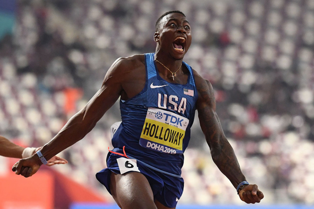 Atlet Amerika Serikat Grant Holloway melakukan selebrasi usai memastikan diri merebut emas lari halang rintang 110m pada Kejuaraan Dunia Atletik, di Doha, Qatar, Rabu, 2 Oktober 2019 waktu setempat.