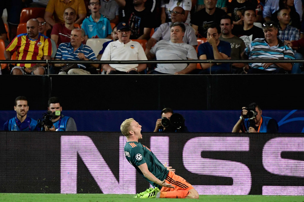 Pada menit ke-67 Ajax memperbesar keunggulan menjadi 3-0 lewat sontekan Donny Van De Beek. Hingga laga usai, tidak ada gol lagi yang tercipta.