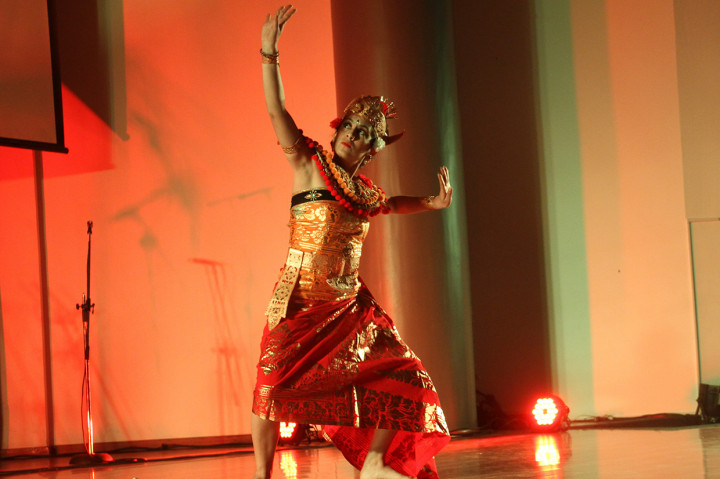 Indonesia mendapatkan kehormatan untuk tampil perdana pada malam kebudayaan tersebut, dengan menampilkan beberapa tarian tradisional Indonesia seperti Margapati, Jaipong Mojang Priangan , Pujanggan serta Bang Ceng-Ceng yang berhasil memikat para penonton. 