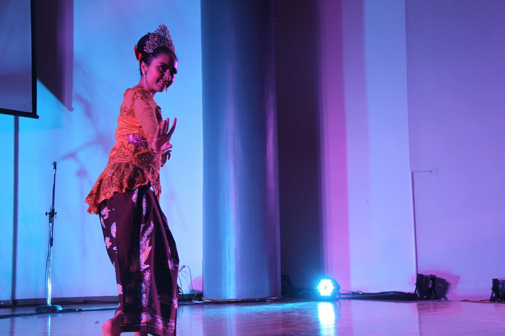 Tarian tradisonal Indonesia tersebut berhasil ditampilkan dengan apik oleh para penari warga Ekuador yang bergabung dalam kelas tari KBRI Quito dibawah pelatihan staf KBRI Quito Tri Novita dan saudara Edgar Freire.  