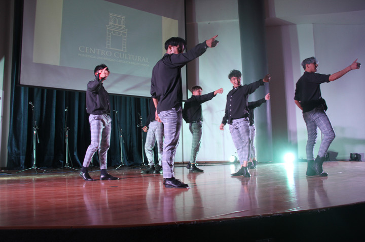 Sementara Kedubes Korea Selatan tampil dengan pertunjukan K-Pop, dan Meksiko dengan penampilan Ballet Mariachi.