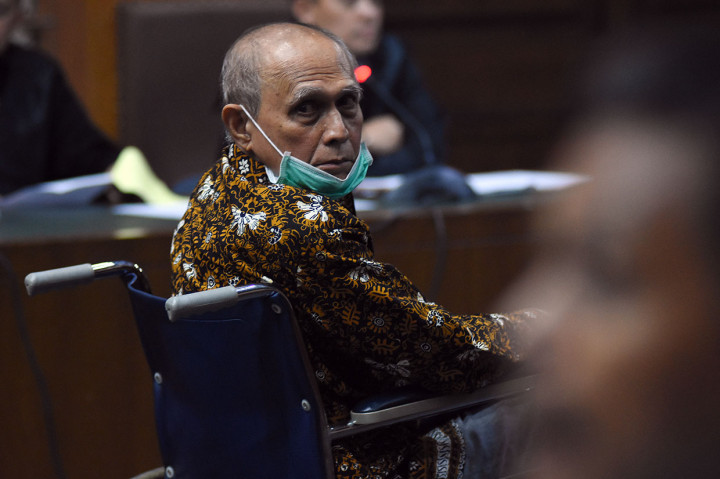 Terdakwa kasus dugaan kepemilikan senjata api ilegal Kivlan Zen menjalani sidang pembacaan eksepsi di Pengadilan Negeri Jakarta Pusat, Kamis, 3 Oktober 2019. Antara Foto/Indrianto Eko Suwarso
