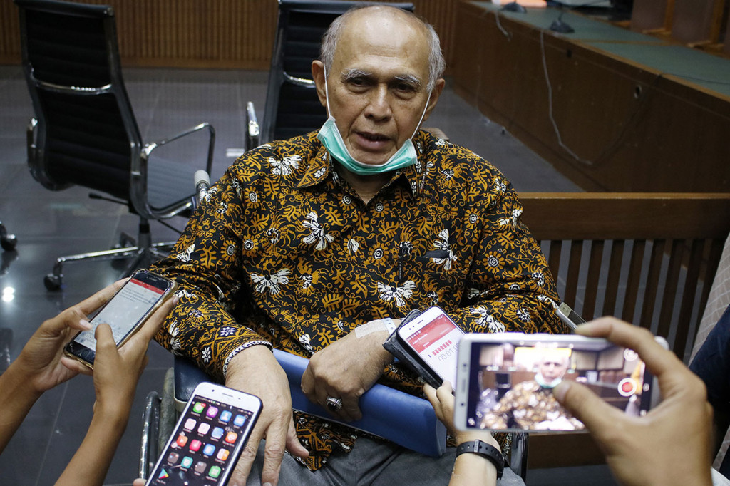 Majelis hakim menunda sidang eksepsi karena alasan kesehatan dan kejelasan legalitas status dari kuasa hukum Kivlan Zen. MI/Bary Fathahilah