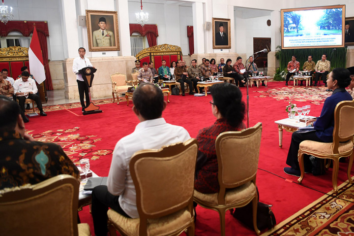 Dalam sidang kabinet paripurna terakhir ini, presiden mengungkapkan rasa terimakasih kepada seluruh menteri dan kepala lembaga kabinet kerja. Rasa terimakasih itu, kata Jokowi, disampaikan dalam rangka banyak program yang telah dikerjakan selama lima tahun terhitung sejak 2014-2019.