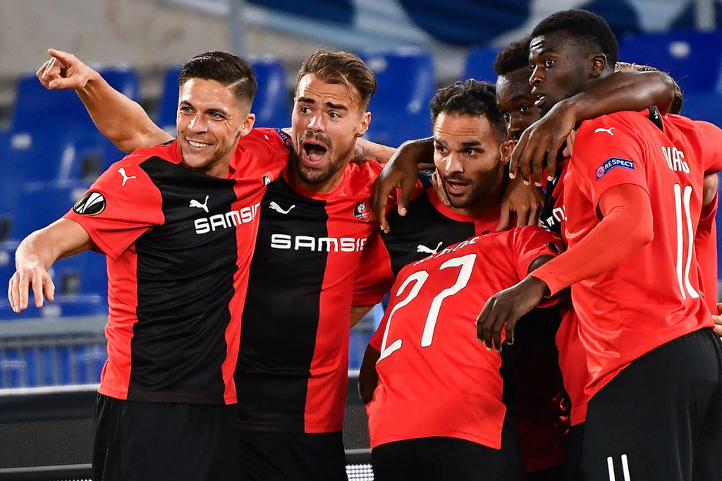 Morel bersama pemain Rennes merayakan gol yang dicetak ke gawang Lazio pada matchday kedua Grup E Liga Europa di Stadion Olimpico.