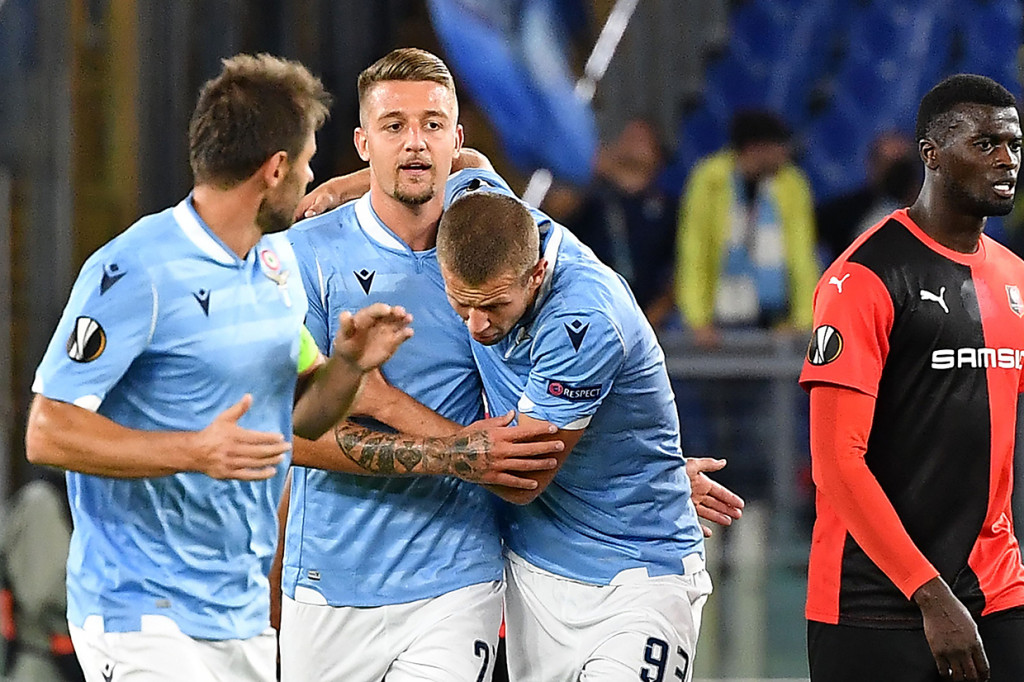 Lazio bangkit dan merespons gol ini dengan baik. Delapan menit kemudian Sergej Milinkovic Savic menyamakan skor. 