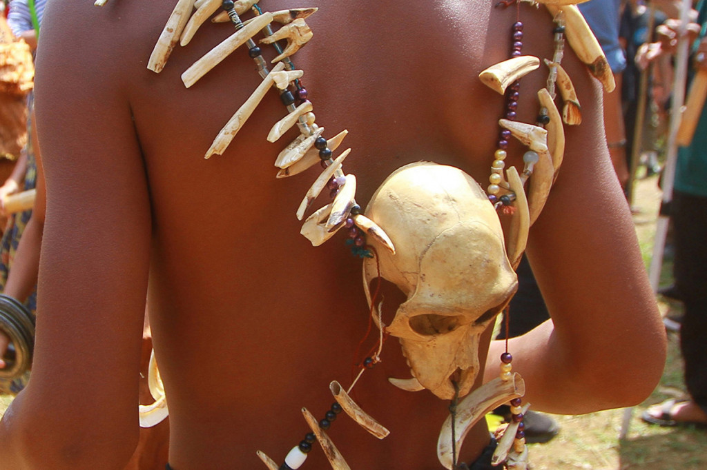 Kemudian dilanjutkan dengan ritual Nengkuat Mulukng (penyerahan yang sudah masak kepada leluhur), Besoyokng (ritual membaca mantra kepada leluhur), Mengudang (menyerahkan kepada leluhur) dan Tombai (penyelesaian ritual dan permasalahan).
