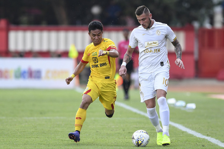 Striker PSS Sleman, Evgen Bokhasvili menjadi pahlawan timnya saat bertanding melawan Bhayangkara FC dalam lanjutan Liga 1 2019 di Stadion PTIK, Jakarta. 