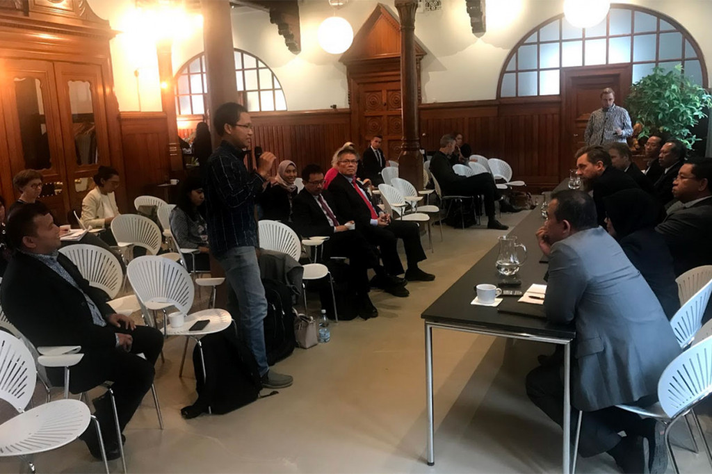 Forum dialog ini membahas keragaman budaya, beragama, peran pemuka agama dan masyarakat dalam membangun masyarakat damai dan inklusif, serta keterlibatan pemuda dan media dalam menangani penistaan agama. Selain itu dibutuhkan peran media, masyarakat, dan pemerintah, terutama dalam penetapan dan implementasi kebijakan legal, upaya literasi bermedia sosial yang bertanggung jawab dan media menyuguhkan kebenaran tetapi tidak bias dan tidak memprovokasi.