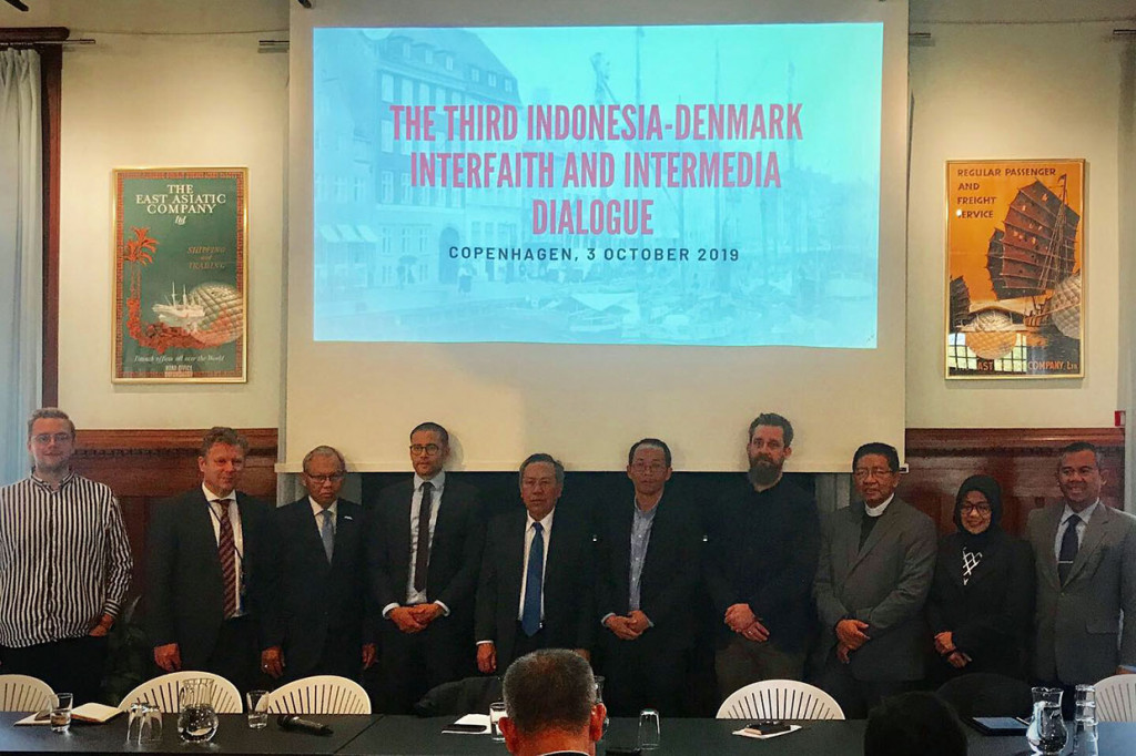 Pembicara dari Indonesia pada forum dialog ini ialah Prof. Syafiq Mughni, Utusan Khusus Presiden untuk Dialog dan Kerja Sama Antar Agama dan Peradaban, Romo Eko Armada Riyanto, Ketua Sekolah Tinggi Filsafat Teologi Widya Sasana, Agus Sudibyo (Dewan Pers Indonesia), Jati Savitri (Media Group), dan Rudi Sukandar (The Habibie Centre).        
Sementara dari Denmark ialah Jacob Mchangama, Direktur dan Pendiri Justitia, Filip Buff Pedersen dari Dewan Misi Denmark, dan Lucas Skreligddergaard dari Dewan Pemuda Denmark dan Organisasi Pemuda Kristen (Ung Mosaik).