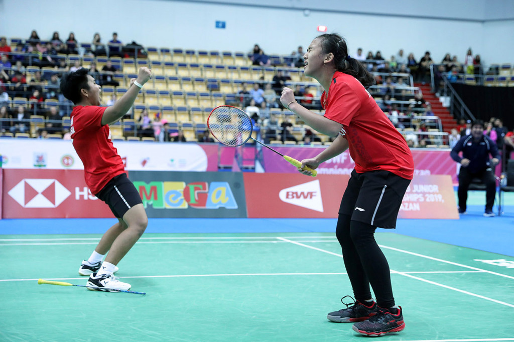 Nomor ganda putri yang dimotori Febriana Dwipuji Kusuma/Putri Syaikah menjadi penentu kemenangan Indonesia pada partai keempat setelah mengalahkan Li Yi Jing/Tan Ning 16-21, 25-23, 21-13 selama satu jam 28 menit.