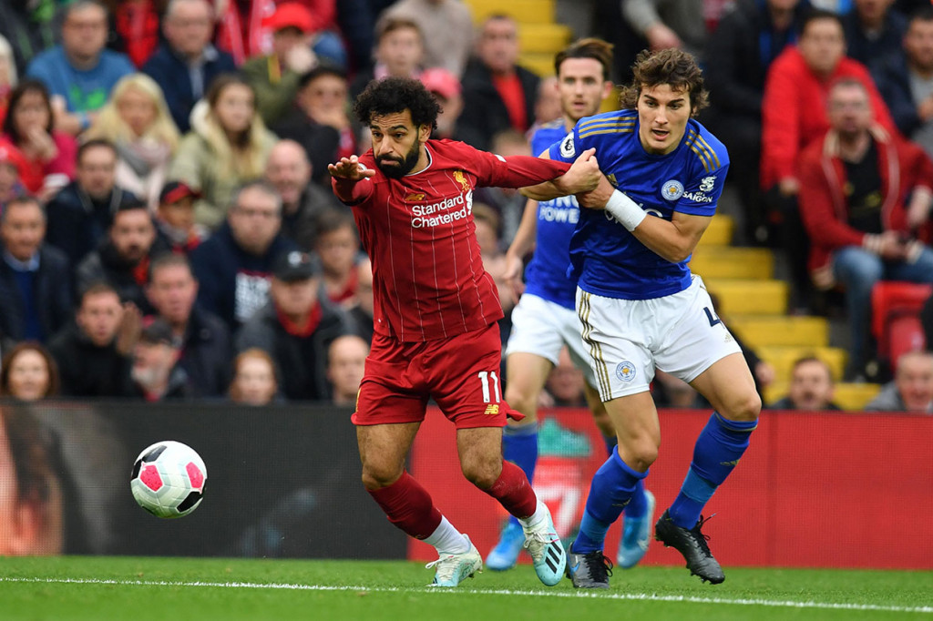 Tuan rumah direpotkan dengan rapatnya pertahanan lawan. Meski menguasai jalannya pertandingan sejak awal laga, The Red kesulitan menembus gawang Leicester.