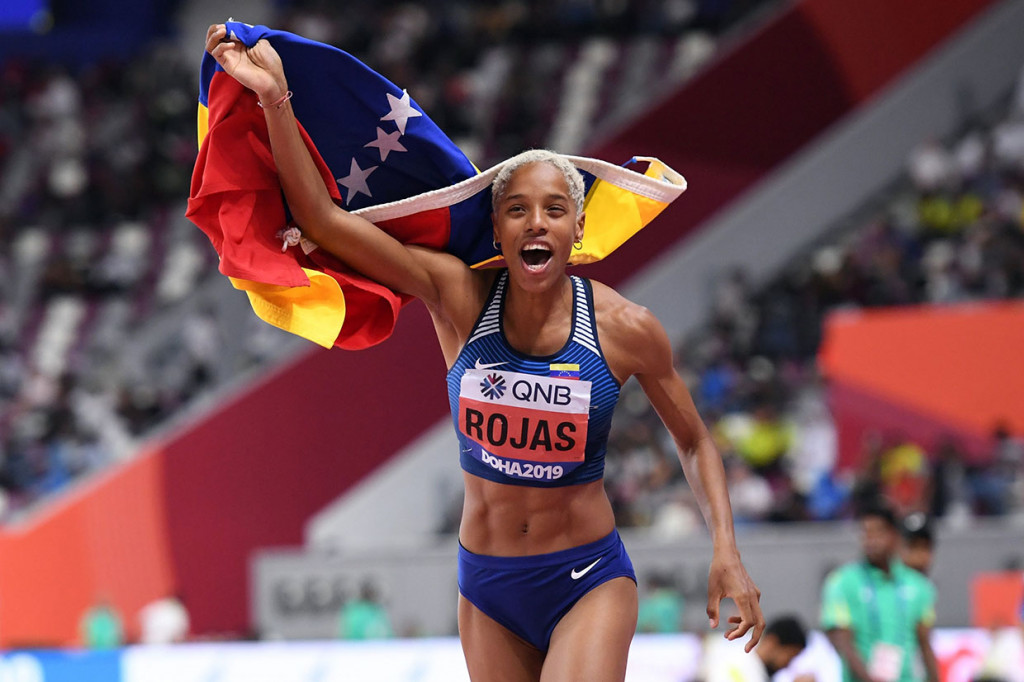 Atlet berusia 23 tahun itu mencatat lompatan terjauh 15,37 meter, hanya empat sentimeter lebih pendek dari lompatan terjauh kedua sepanjang sejarah yang dia ciptakan di Spanyol bulan lalu. 