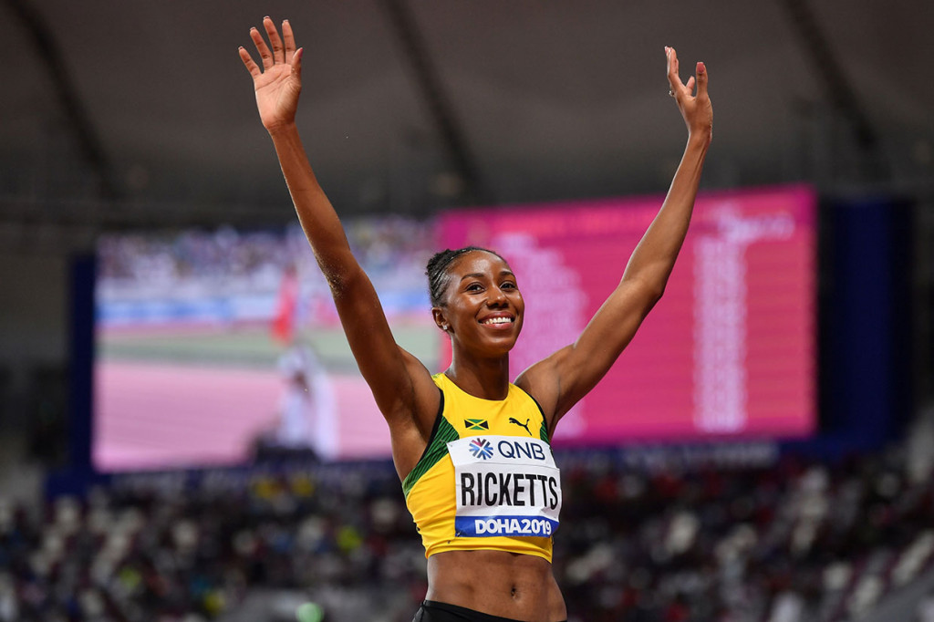 Atlet Jamaika Shanieka Ricketts merebut medali perak dengan lompatan sejauh 14,92 meter, sedangkan pelompat jangkit Kolombia Caterine Ibarguen yang juga juara Olimpiade dan seteru terdekat Rojas, menempati urutan ketiga dengan lompatan terjauh 14,73 meter.    