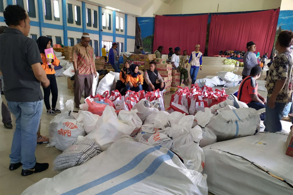 Posko Tanggap Darurat Bencana Sosial Wamena, Papua, dipenuhi bantuan kemanusiaan untuk para pengungsi Wamena.