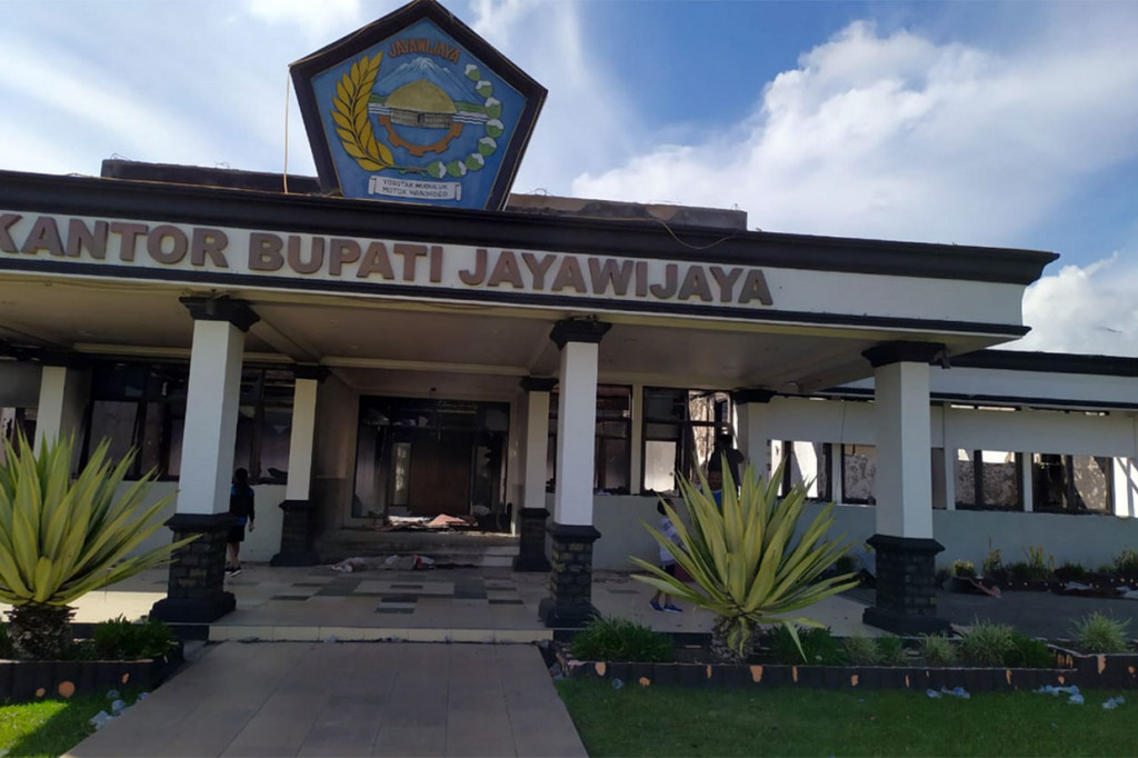 Sementara itu jumlah bangunan yang rusak akibat kericuhan di Wamena pada 23 September lalu mencapai 700 lebih. 