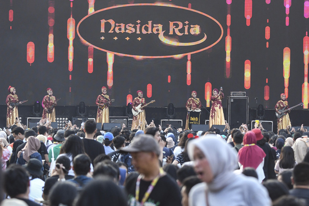 Nasida Ria yang dibentuk pada 1975 dengan beranggotakan sembilan wanita asal Semarang.