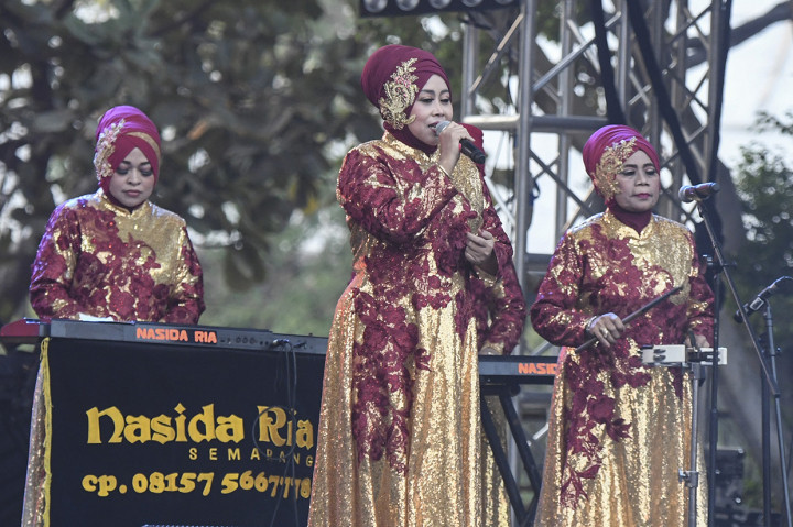 Manggung di Syncronize Fest 2019, grup kasidah ini membawakan beberapa lagu-lagu hits mereka seperti Bom Nuklir, Kota Santri, Perdamaian dan masih banyak lagi.