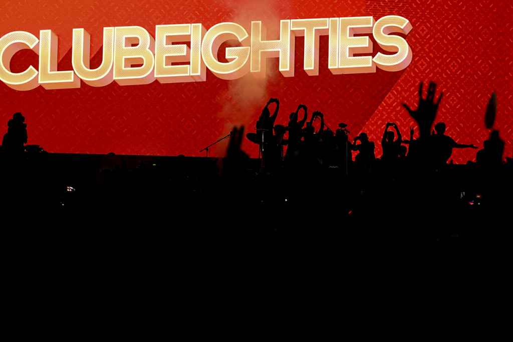 Band yang berdiri tahun 1998 itu membawakan kembali lagu hits miliknya yaitu Dari Hati dan Gejolak Kawula Muda. 