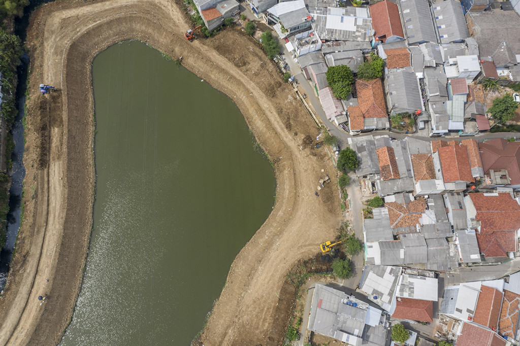 Pemerintah Provinsi DKI Jakarta melalui Dinas Sumber Daya Air menargetkan naturalisasi waduk tersebut selesai sebelum akhir tahun 2019.