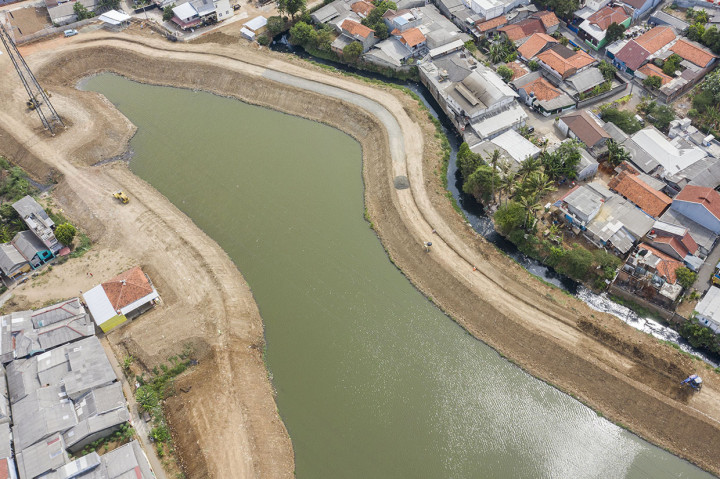 Diharapkan setelah proyek naturalisasi waduk selesai, dapat menampung air dan luapan sungai saat musim hujan tiba.