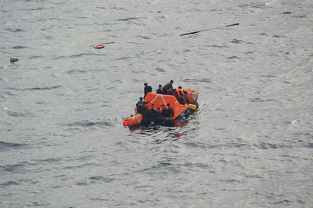 Kapal Korut dengan puluhan awak tersebut diyakini menangkap ikan di perairan Jepang secara ilegal.