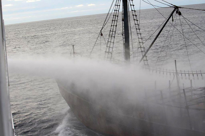 Satoshi Kuwahara, seorang pejabat badan perikanan Jepang, mengatakan kepada wartawan bahwa kapal patroli Okuni sebelumnya memperingatkan kapal Korea Utara itu untuk meninggalkan daerah itu.