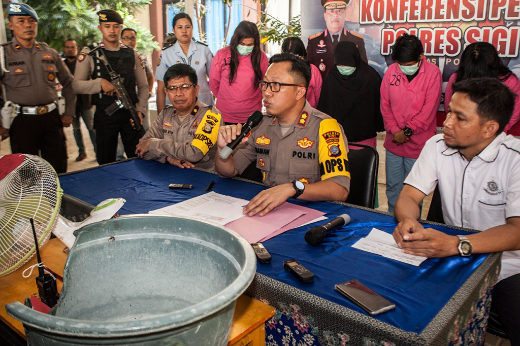 Polres Sigi menetapkan sepuluh orang narapidana sebagai tersangka dalam kasus pembakaran Lapas Kelas III Palu di Desa Maku, Kecamatan Dolo, Kabupaten Sigi, Sulawesi Tengah, yang terjadi pada September 2019 lalu. 