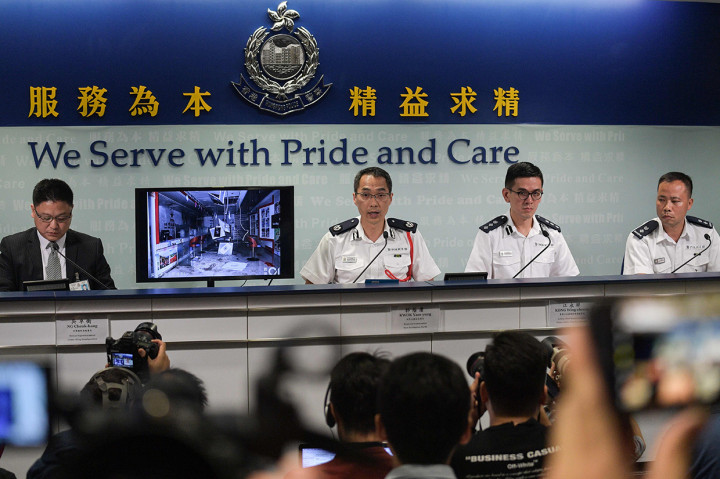 Dalam pernyataannya, pihak kepolisian menyebut para demonstran membakar gedung dan melemparkan bom molotov ke mereka. Ada juga demonstran yang, menurut polisi, menyerang anggota masyarakat yang memiliki pandangan berbeda dari mereka. AFP Photo/Nicolas Asfouri