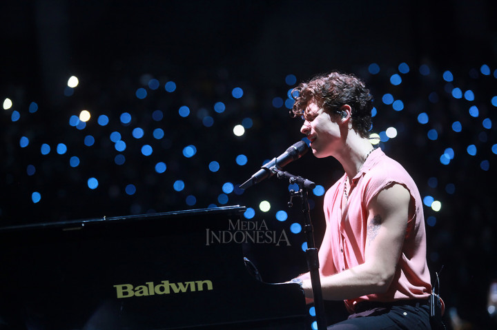 Pada penampilannya, penyanyi asal Kanada tersebut membawakan sejumlah lagu diantaranya Life of the Party, Stitches dan Treat You Better.