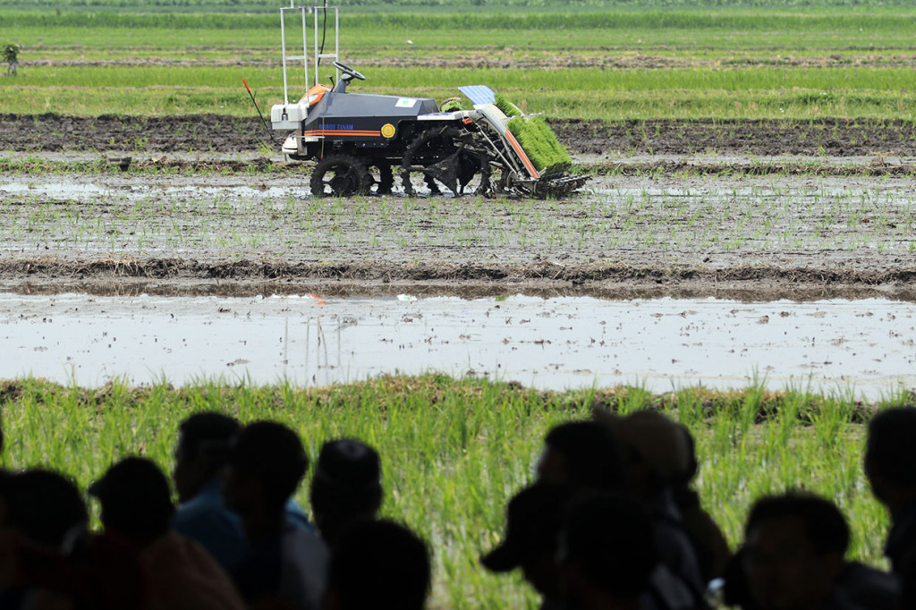 Kegiatan yang menampilkan sejumlah mesin pertanian modern tersebut sebagai sarana sosialisasi penerapan teknologi pertanian 4.0 kepada petani guna meningkatkan produktivitas.
