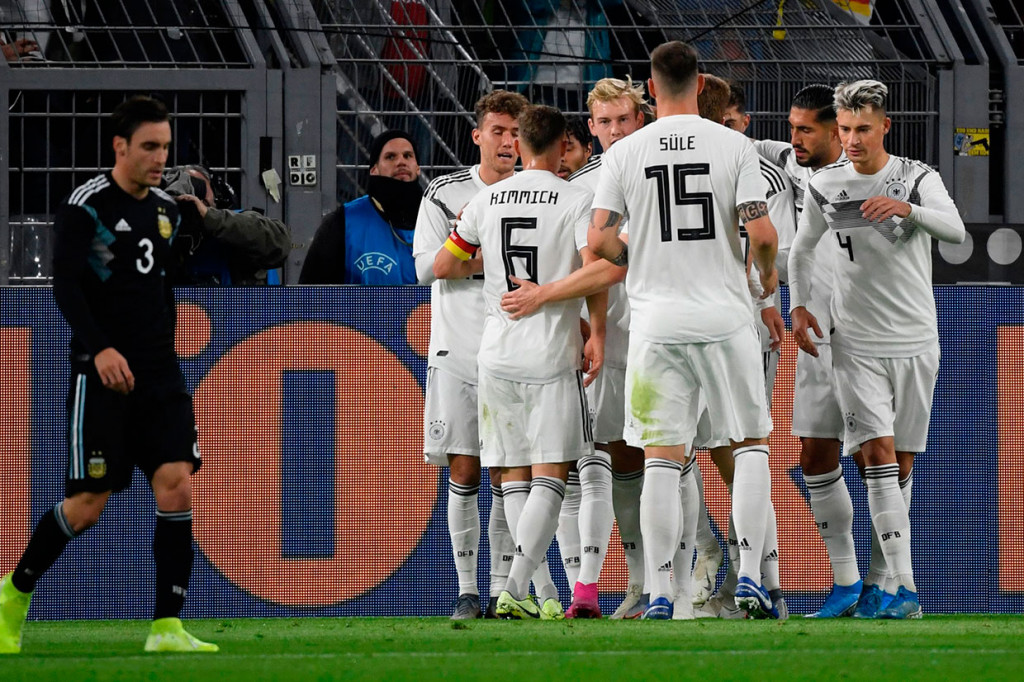 Tim Panser unggul terlebih dahulu pada menit ke-15 lewat sontekan Serge Gnabry, meneruskan umpang Lukas Klostermanndi dari sisi kanan.