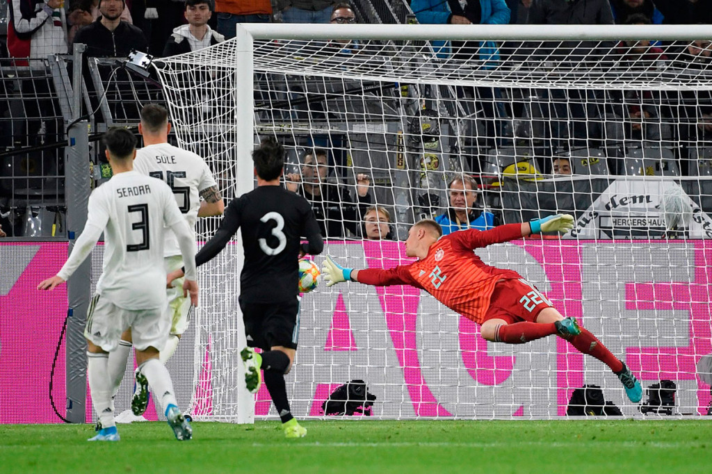 Lucas Ocampos berhasil menyamakan kedudukan menjadi 2-2 lewat sontekan jarak dekat untuk memperdaya Marc-Andre ter Stegen pada menit ke-84.