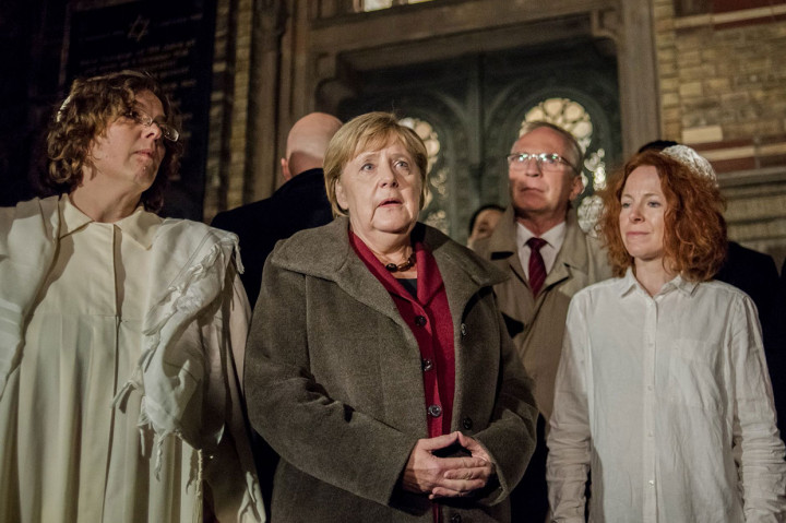 Kanselir Jerman Angela Merkel mengutuk penembakan maut tersebut dan berbela sungkawa untuk para korban. 