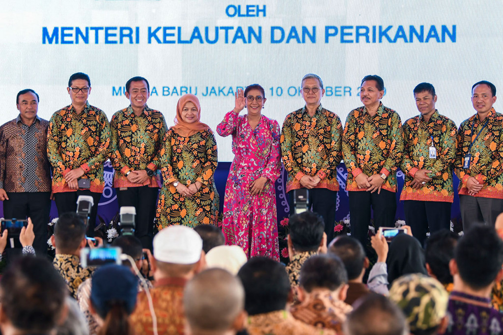 Kementerian Kelautan dan Perikanan (KKP) meresmikan 16 prioritas pembangunan kelautan dan perikanan yaitu Cold Storage 1.000 ton di Jakarta, Sentra Kelautan dan Perikanan Terpadu (SKPT) Sebatik, SKPT Merauke, SKPT Morotai, SKPT Talaud, SKPT Biak, SKPT Mimika, Pasar Ikan Modern (PIM) Bandung, Pabrik Pakan Pangandaran, Embung Pangandaran, Politeknik Kelautan dan Perikanan (Poltek KP) Bone, Poltek KP Kupang, Poltek KP Jembrana, Poltek KP Pangandaran, Akademi Komunitas Wakatobi, dan Kantor Karantina Wilayah Kerja Sebatik. 